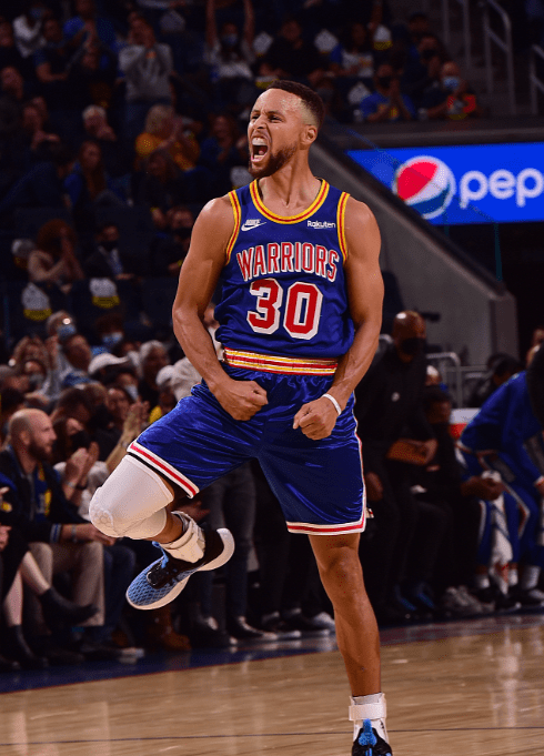 都体：尤文要求斯帕莱蒂遵守正装规定，比赛时不可以穿运动服（都体：尤文要求斯帕莱蒂按正装规范出场，比赛时禁穿运动服）