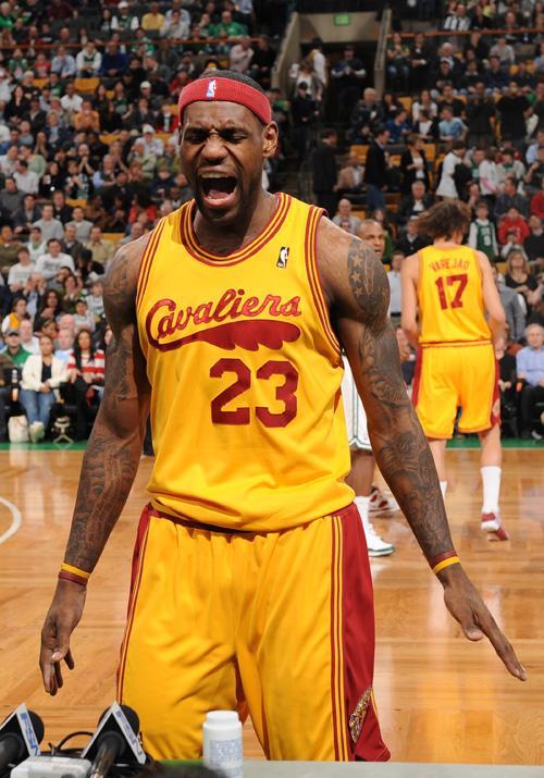 马德兴：米利西奇不敢热身U17女足，一年半不换血，足协当断则断（马德兴：米利西奇回避与U17女足热身，球队一年半未换血，足协该果断决策）