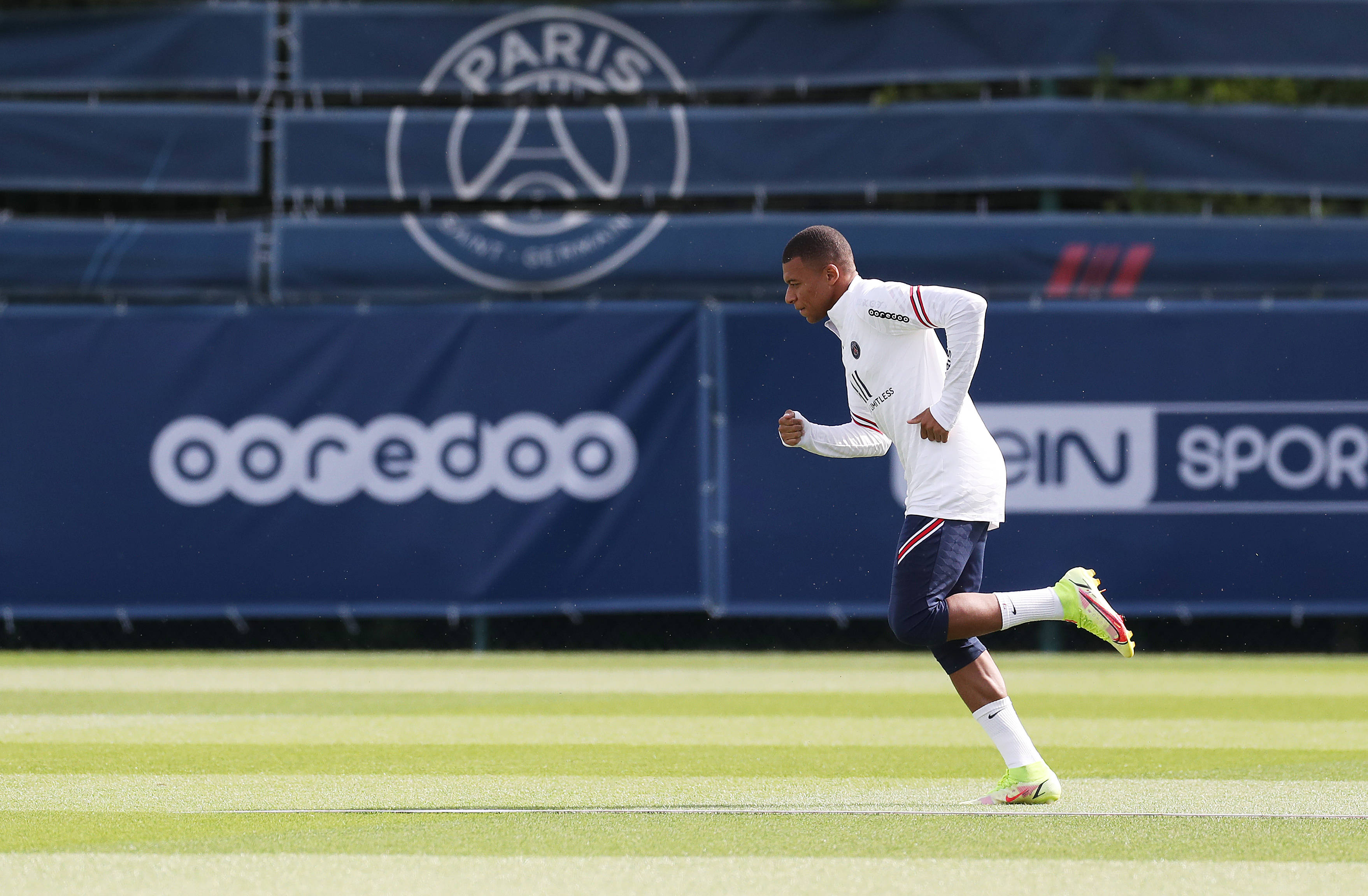 意大利11月名单：多纳鲁马领衔，里奇、斯卡马卡、早安哥回归（意大利11月大名单出炉：多纳鲁马领衔，里奇、斯卡马卡与“早安哥”重返阵容）