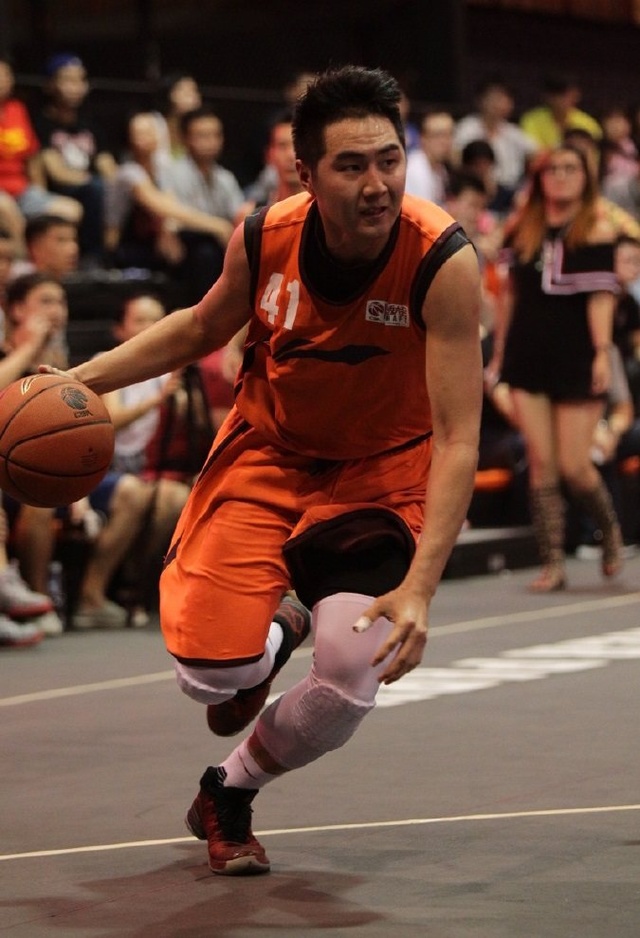 段瑾瑜搭档两匹爱驹摘夺四冠，广东马术联赛第九站完美收官！（段瑾瑜携两骏马豪取四冠，广东马术联赛第九站圆满落幕）